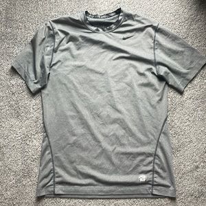 Nike Pro fitted men’s medium